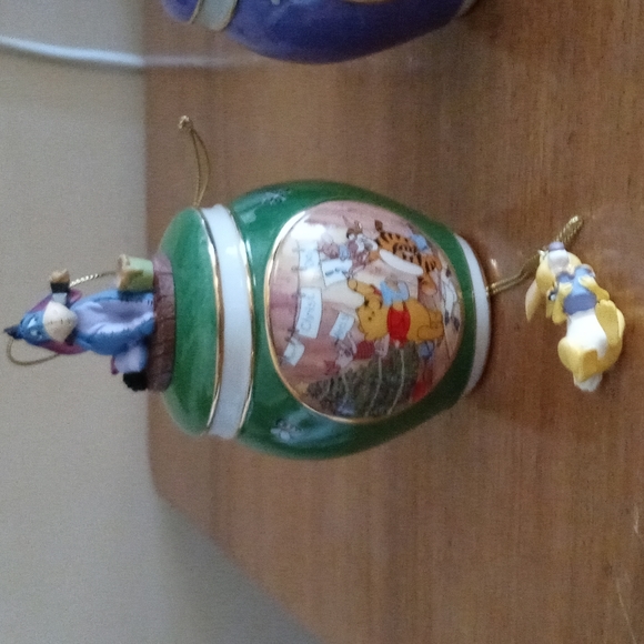 Winnie the Pooh bell ornaments - Picture 5 of 12